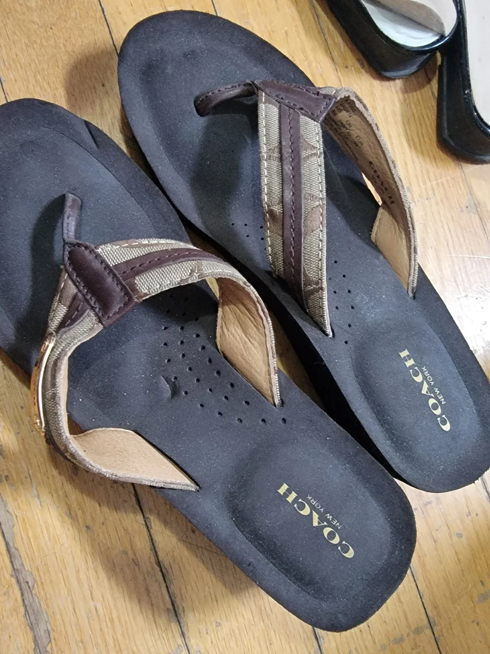 Coach Womans Brown Signature Flip Flop Sandals - Picture 4 of 9